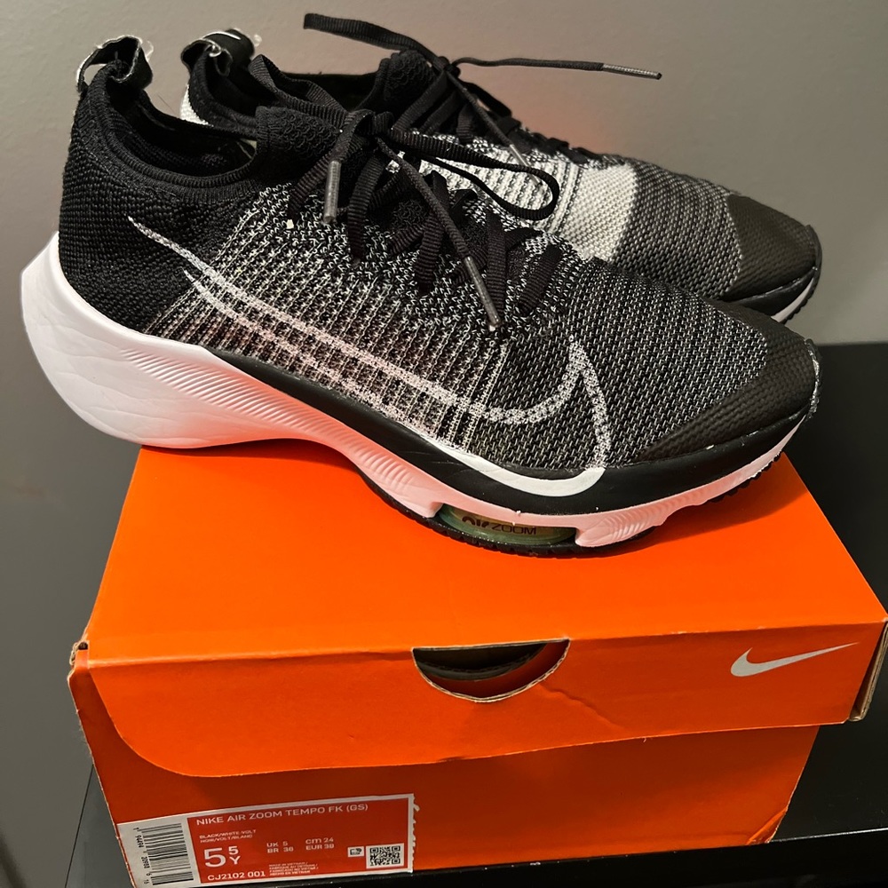 Nike Boys Air Zoom sneakers